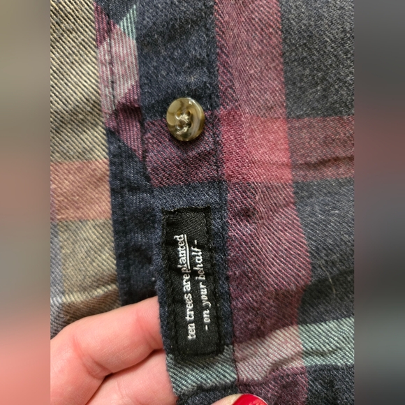 Tentree Soft, Plaid, Button up,  long sleeved shirt. Size Small - Picture 6 of 12